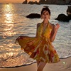 黄色印花海边挂脖V领露背连衣裙小个子收腰显瘦碎花度假沙滩裙