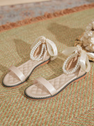 一字凉鞋女款夏季平底舒适软底法式珍珠绑带包跟海边旅游沙滩绝美