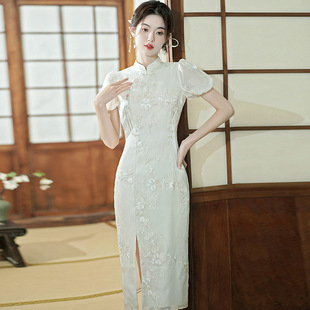 新中式改良旗袍年轻少女款，2023夏季重工刺绣高级感开叉连衣裙