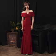 晚礼服女2023酒红色，宴会主持质一字，肩长款鱼尾新娘敬酒服