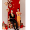 新中式婚纱摄影喜嫁风拍照道藤编，镂空灯笼红背景，装饰花蜂窝灯笼扇