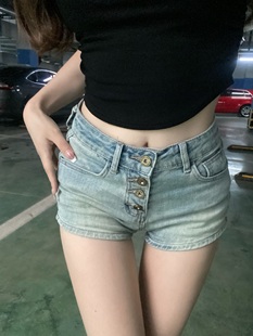 辣妹浅蓝色复古水洗牛仔短裤女2024年夏季设计感高腰提臀显瘦修身