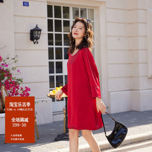 高档肌理感红色连衣裙，大码春装法式优雅新年礼服宽松中长款长袖