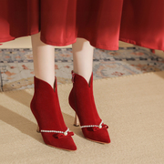 婚鞋冬季短靴红色高级感尖头细跟v口靴子女，配秀禾服的高跟鞋