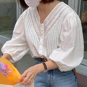 韩国chic法式气质白色，七分袖蕾丝衬衫，女秋季压褶设计镂空钩花上衣