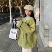 绿色羊羔毛绒冬季短外套，女今年流行2022年韩系温柔奶撞色纽扣