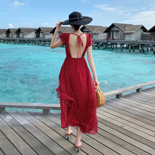 三亚海边度假连衣裙女夏性感露背沙滩裙雪纺吊带胸垫红色沙漠长裙
