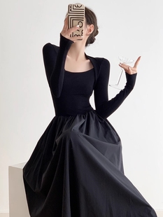 赫本风黑色连衣裙高级感秋冬法式气质长袖修身方领针织长款长裙