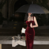 丝绒吊带酒红色连衣裙女复古港风法式赫本风设计感宴会晚会礼服裙