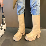 SIX MADDEN2022冬季女靴英伦珍珠链时装靴防水台粗跟中筒靴SMA421