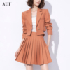 aui橘红色高级感气质，西装套装女2023秋短款外套，百褶裙两件套