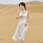 三亚旅游拍照穿搭沙滩裙子仙气法式白色吊带长裙，海边度假连衣裙夏