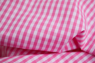 日本进口薄款浪漫桃红白维希格，纹细腻纯棉府绸面料设计师衬衫布料