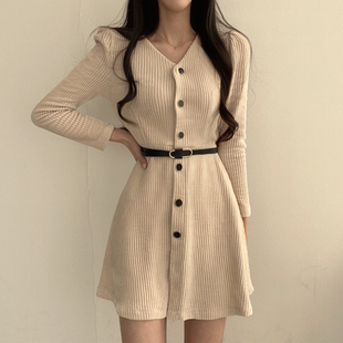 韩国chic秋季法式小众小个子中长款单排扣V领灯芯绒泡泡袖连衣裙