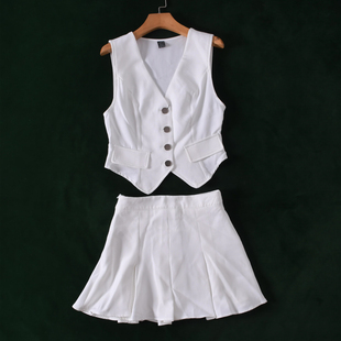 外单纯白色马甲百褶半身裙两件套装