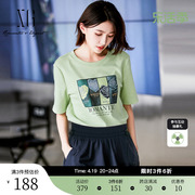 XG雪歌创意印花烫钻浅绿色T恤2024春季通勤纯棉短袖上衣女装