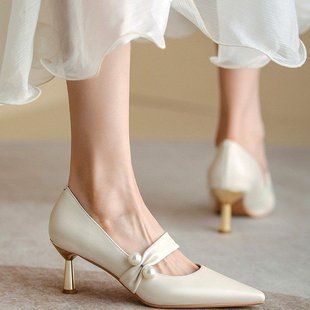仙女白色法式高跟鞋女尖头，2024春秋婚鞋小众，高级珍珠单鞋小跟