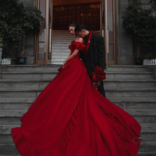 户外婚纱影楼主题无袖法式摄影礼服复古服装韩版红色缎长拖尾
