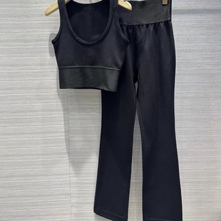aw大王运动套装时髦高级瘦身小背心，搭配修身高腰黑色微喇紧身裤