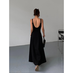 nevahu黑色吊带连衣裙女2024夏季高级感气质修身小黑裙长裙