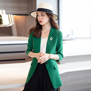 高级感绿色西装外套，女2022小个子，韩版休闲百搭时尚中长款西服