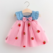 女童草莓连衣裙夏季小童牛仔，纱裙拼接婴儿衣服，女宝裙子宝宝背心裙