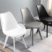 北欧风书桌凳子办公餐椅单人简约家用黑色白色椅子餐桌塑料靠背椅