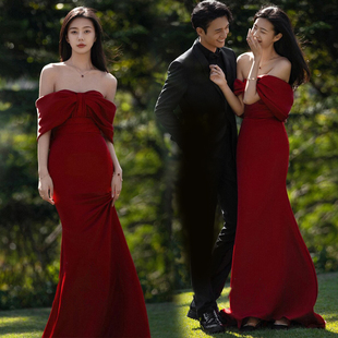 户外婚纱影楼主题无袖鱼尾摄影礼服，复古服装韩版红色收腰拖尾