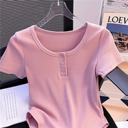 粉色正肩圆领短袖t恤女夏季2023百搭修身显瘦不规则短款上衣