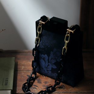 雅集原创真丝香云纱黑色积木，款式复古中国风百搭手机链条斜跨小包