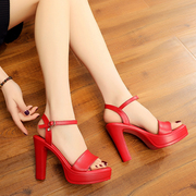 红色一字凉鞋t台高跟女鞋，11cm超高跟粗跟优雅模特走秀舞台演出鞋