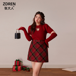 张大人(张大人)女装新年战袍大码气质针织，红色毛衣套装格纹半裙女