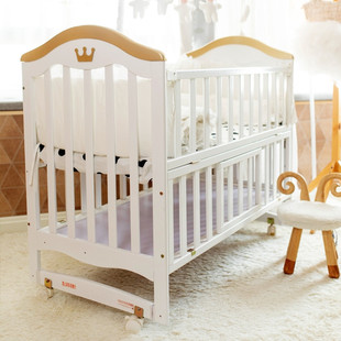 欧式婴儿床实木水性漆新生儿，宝宝床多功能，变书桌床