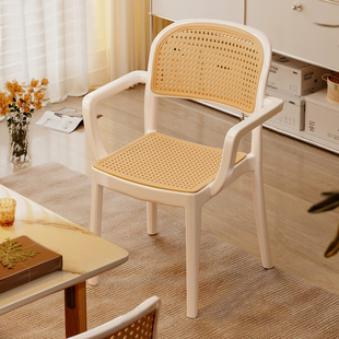 北欧餐椅藤编塑料椅子户外家用可叠放复古仿实木靠背椅书桌电脑椅