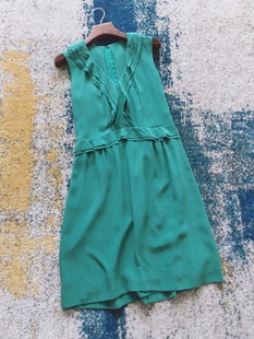 法式温柔风V领绿色真丝桑蚕丝可甜可盐连衣裙中长款设计感小众夏