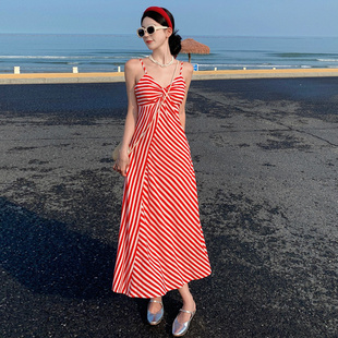 三亚海边度假拍照红色吊带条纹，连衣裙云南旅游穿搭超仙沙滩裙女夏