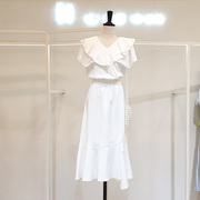 女神范白色荷叶v领连衣裙2024年夏季款气质显瘦不规则中长收腰裙