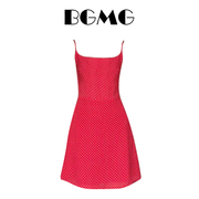 茶歇法式红色波点吊带裙2024夏季海边度假风，修身收腰a字裙子
