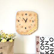 卡通创意可爱小饼干装饰挂墙钟表客厅蛋糕烘焙店个性静音时钟挂钟