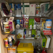 药物收纳盒药箱药品家用大容量分类置物架免打孔透明多层急救箱子