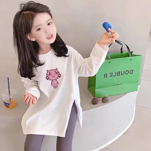 女童长袖t恤春秋，2024韩版宽松儿童，圆领中长款洋气卡通打底衫
