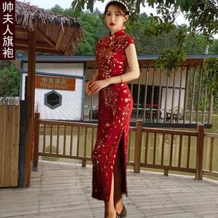 丝绒刺绣凤尾旗袍长款2024年轻中国风短袖，红色宴会高考婚庆礼服裙