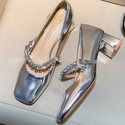 银色复古漆皮玛丽珍女鞋，粗跟单鞋2024法式气质一字钻带高跟鞋