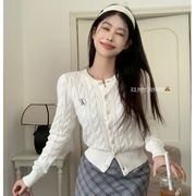 白色刺绣圆领针织开衫，女2023秋冬学院，风修身长袖毛衣外套上衣