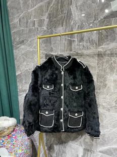 海宁皮草2021年轻款外套，獭兔毛皮毛，短款拼接小香风黑色钻时尚