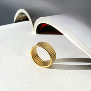 欧美复古条纹小众设计弧面金属齿轮钛钢COS戒指叠戴简约指环