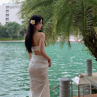三亚旅行拍照沙滩裙女超，仙白色挂脖裹胸长裙海边度假穿搭两件套装