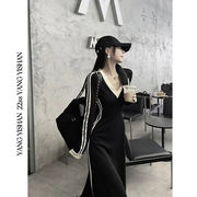 米色v领两条扛高级感黑色，长裙春装韩版气质休闲裙子遮肉裙子