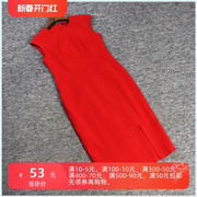 2023秋威e系列衣佳人，折扣女装圆领下摆，开叉红色无袖连衣裙