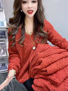 网红洋气v领针织衫女长袖，2024春季镂空勾花减龄红色毛衣
